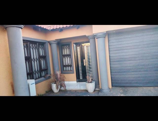3 BEDROOM HOUSE FOR SALE IN PROTEA GLEN